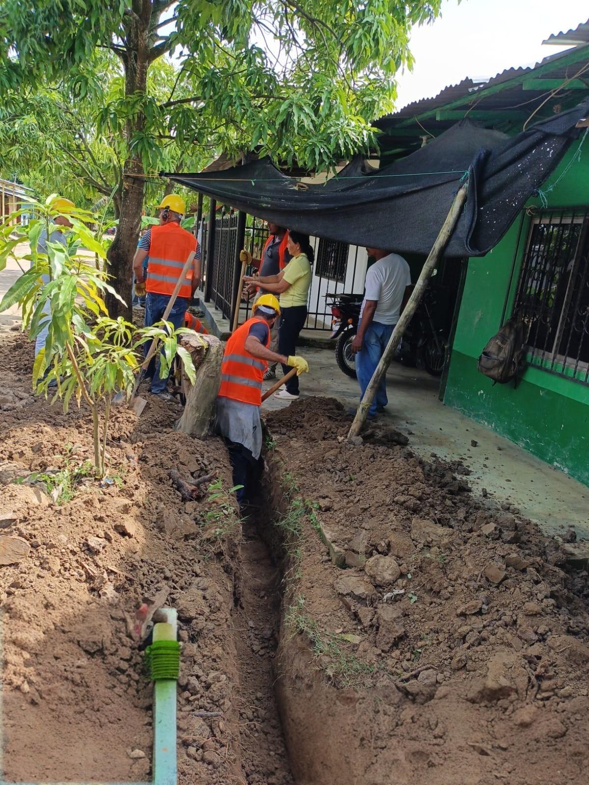 Trabajador en zanja profunda